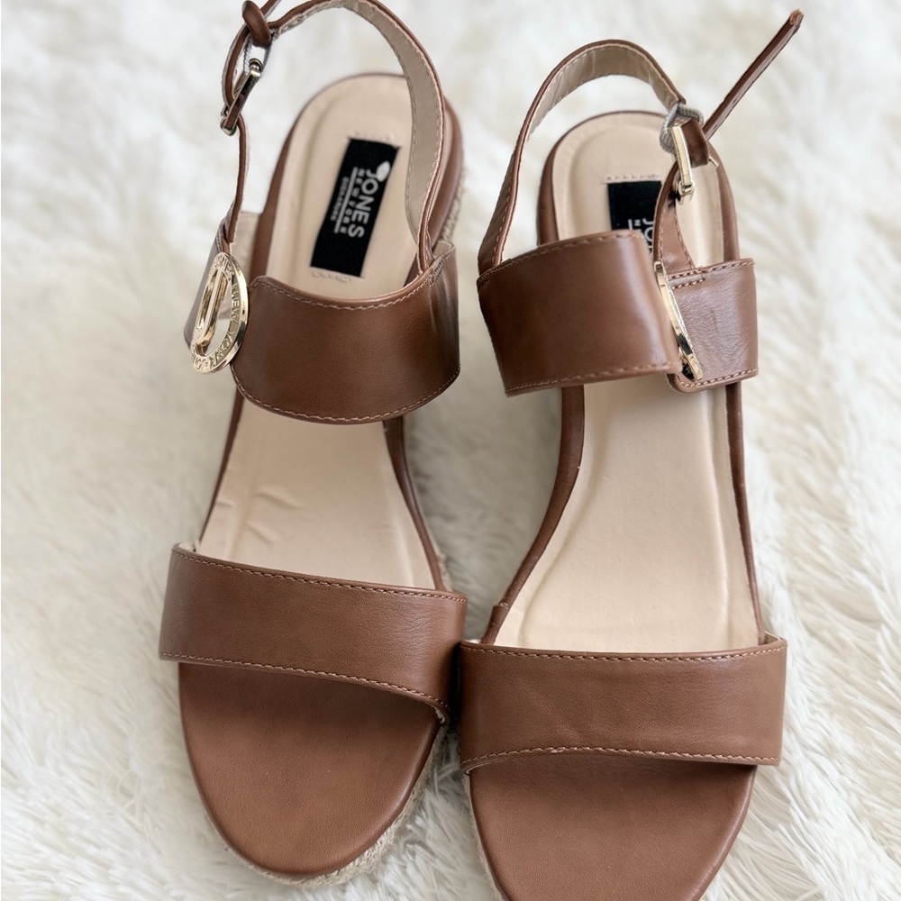 Jones New York Tan Leather Sandals